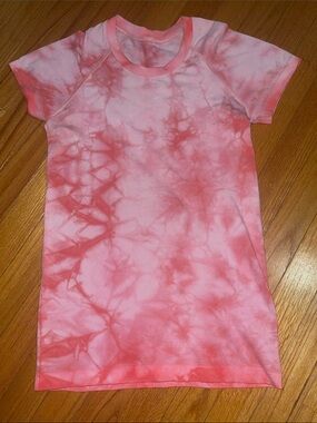 Lululemon t shirt
